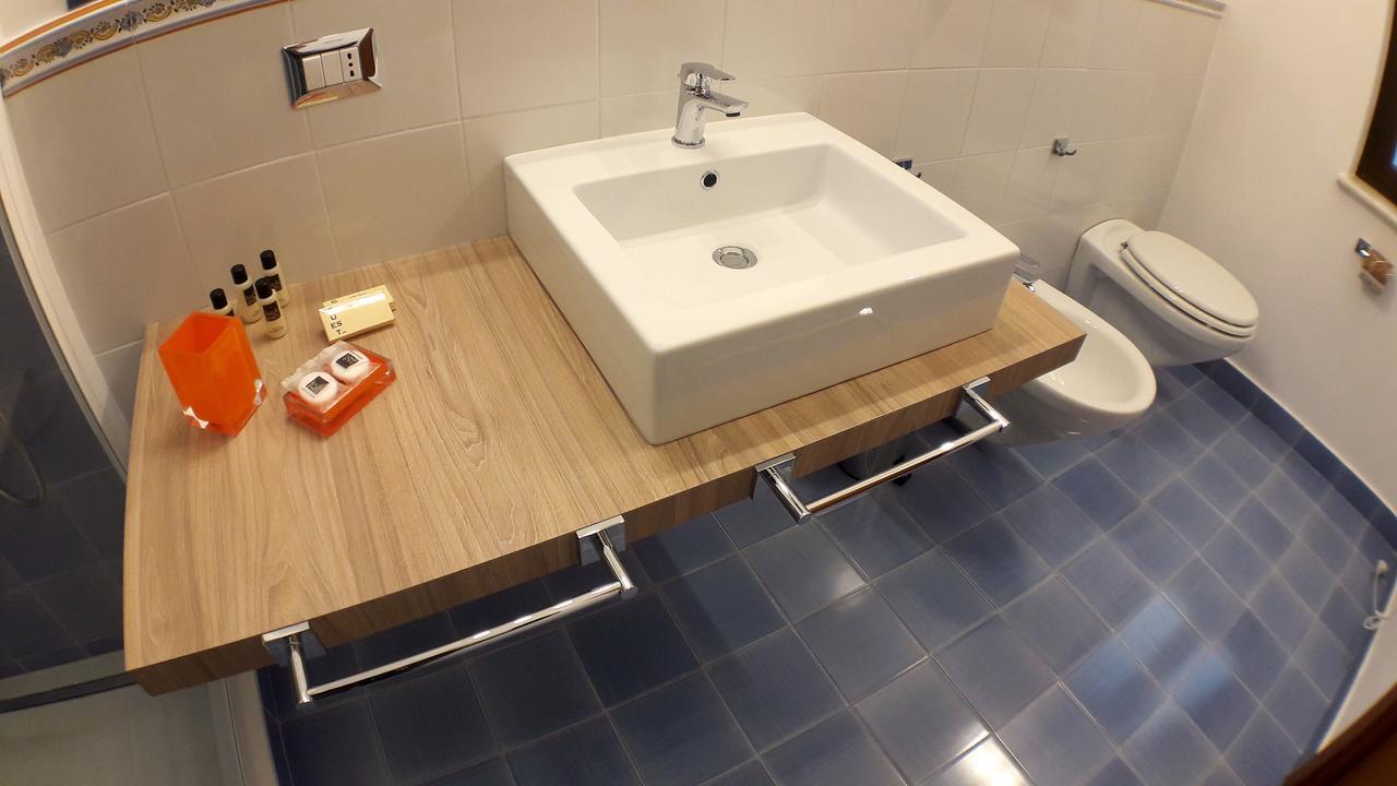 La Cattedrale Dai Tetti Bed & Breakfast Trani Eksteriør bilde